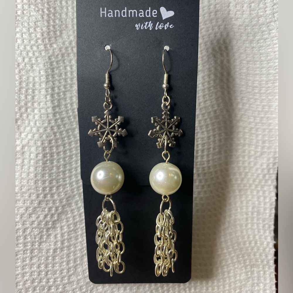 🎅🏻2/$40🎅🏻 Chic Snowflake Pearl Drop Earrings